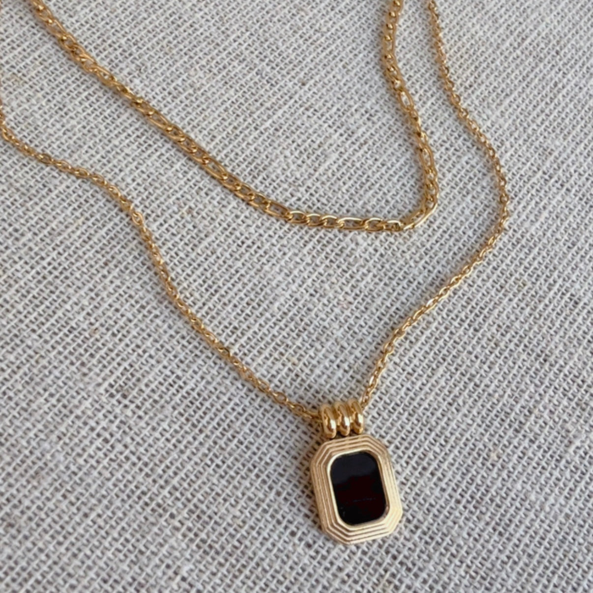 Layered Doble Piedra Negra