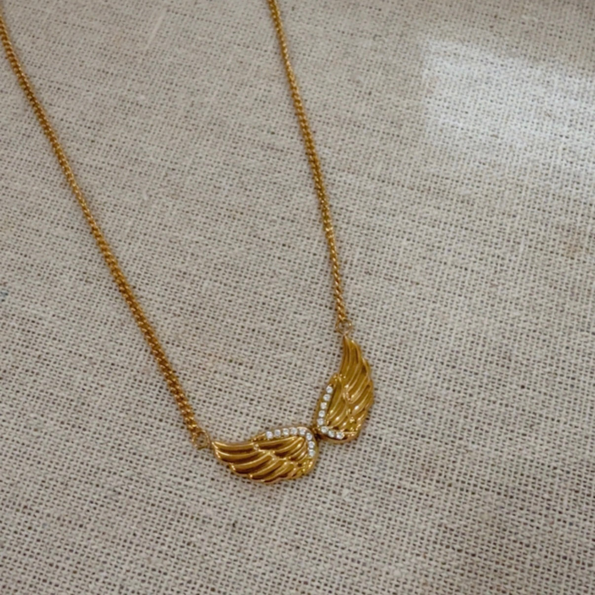 Collar Golden Wings