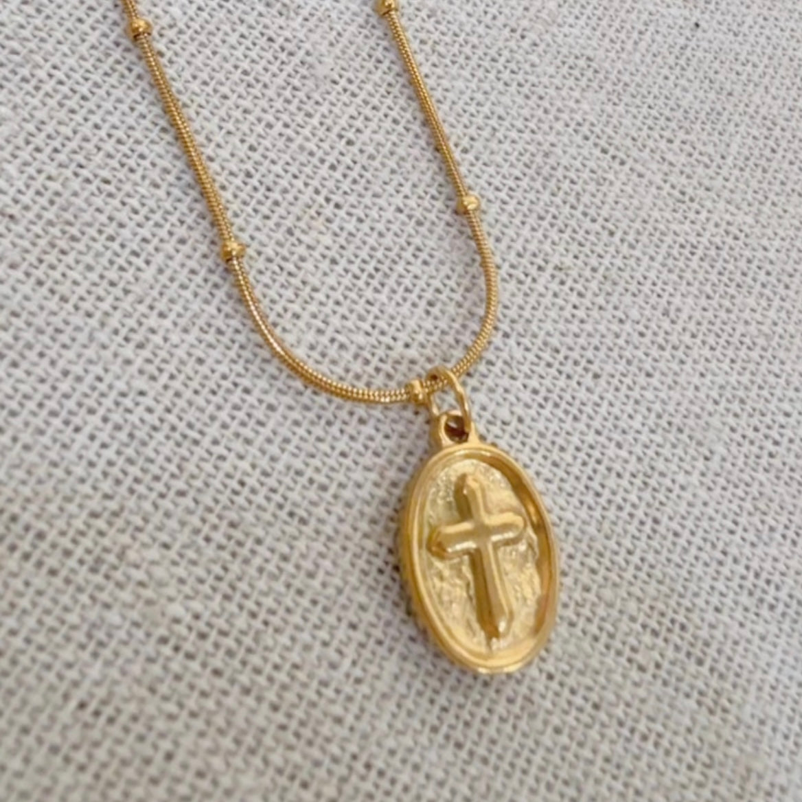 Collar Cruz Oval