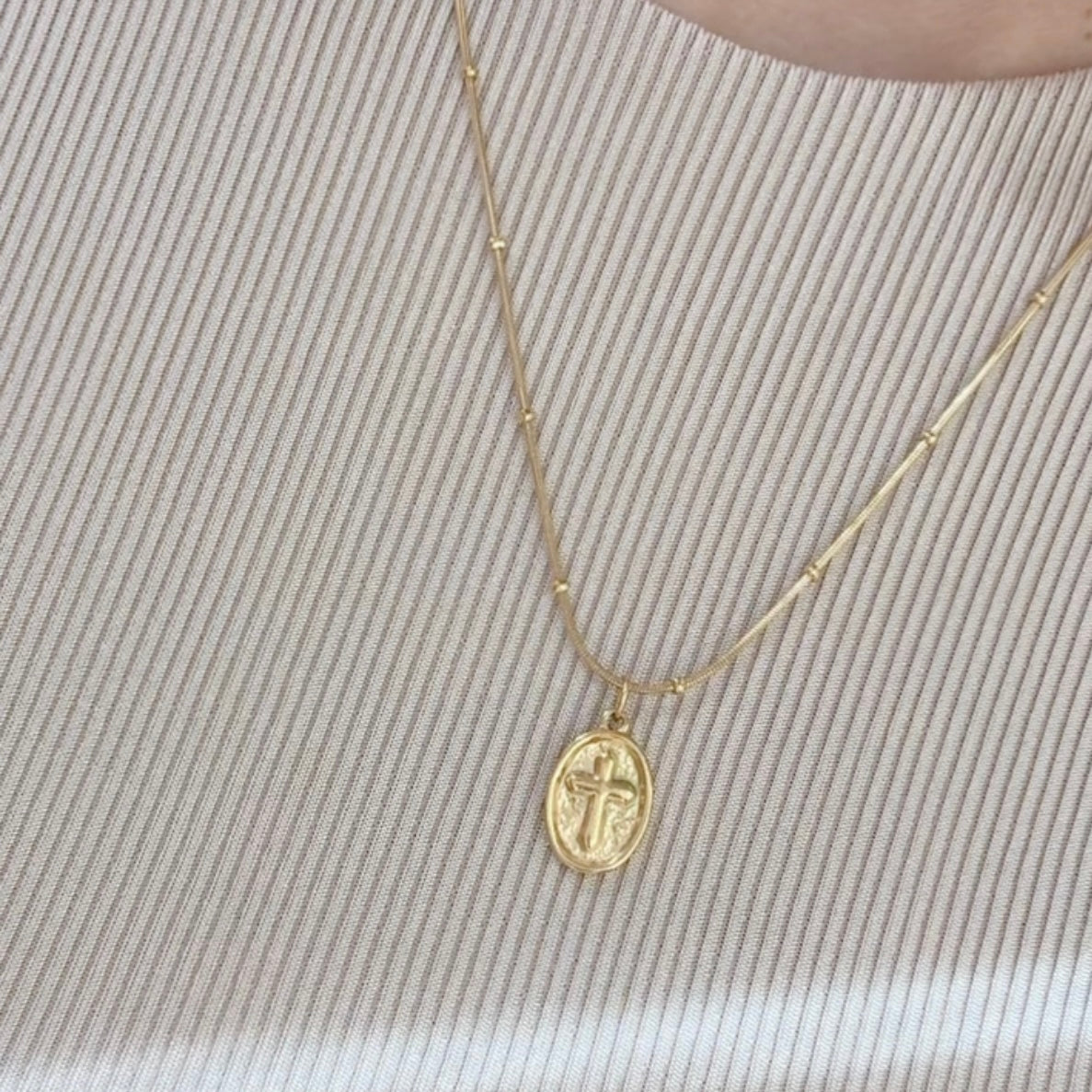 Collar Cruz Oval