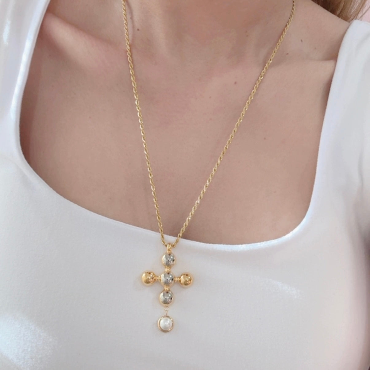 Collar Cruz Bicolor Perla
