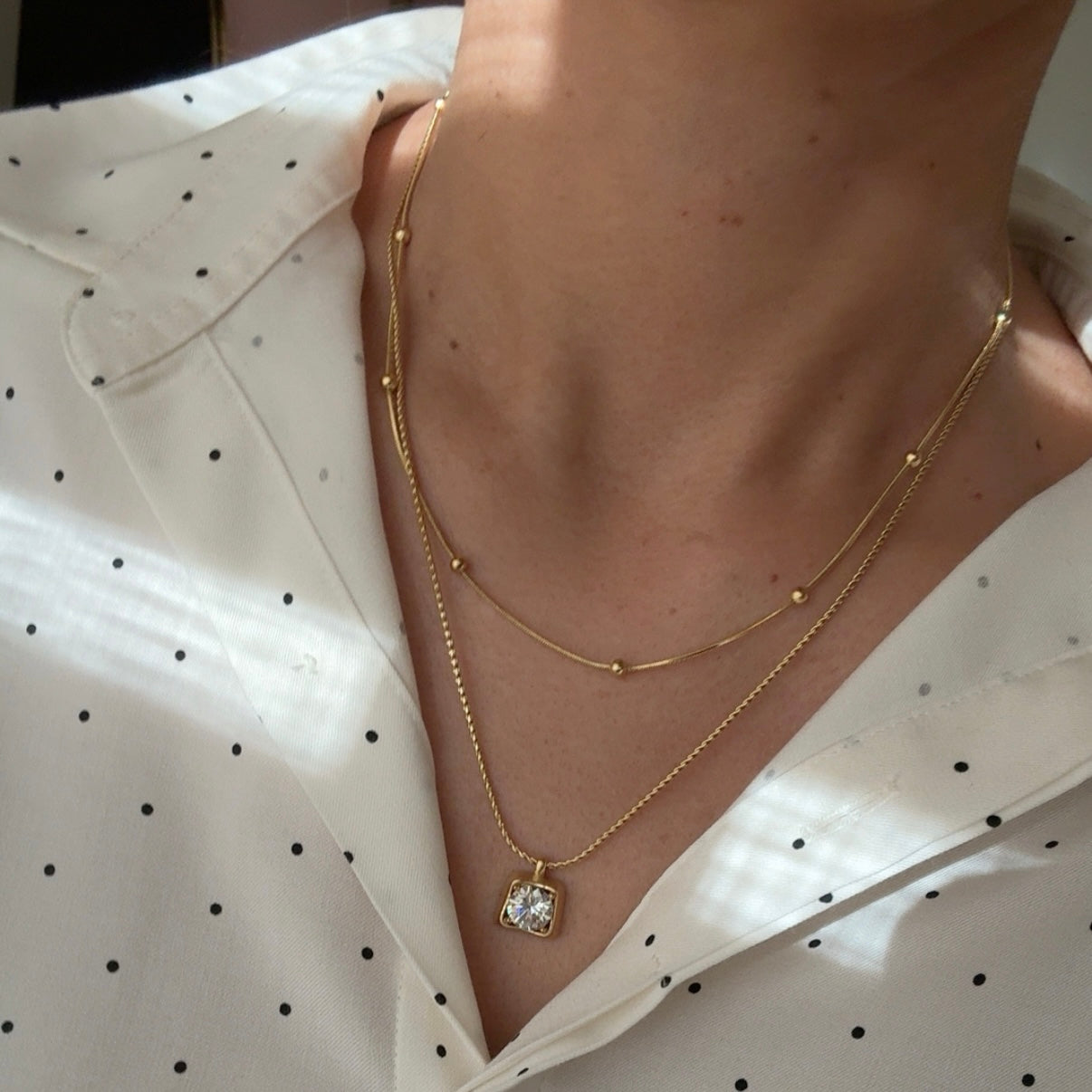 Collar Layer Bolita Piedra