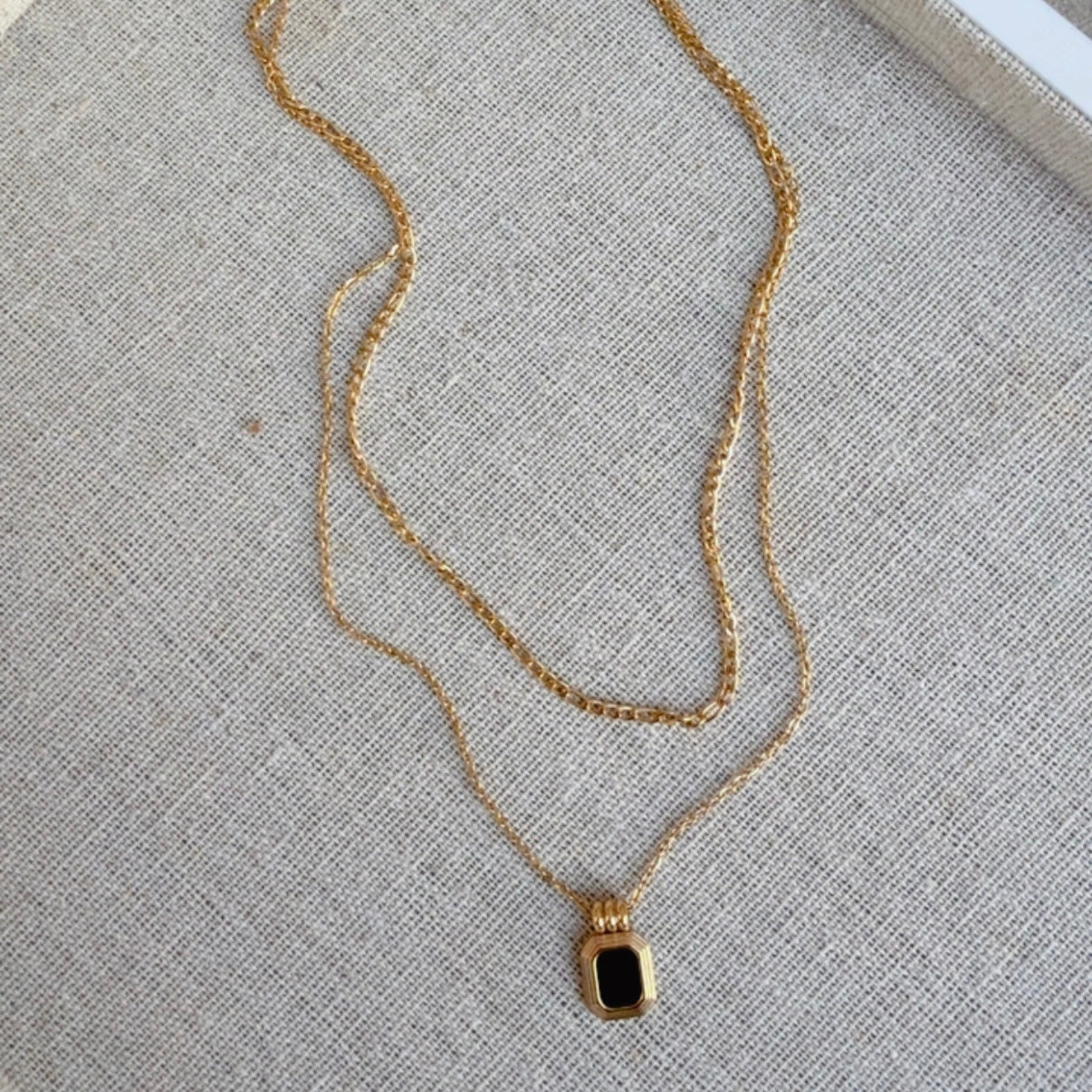 Layered Doble Piedra Negra