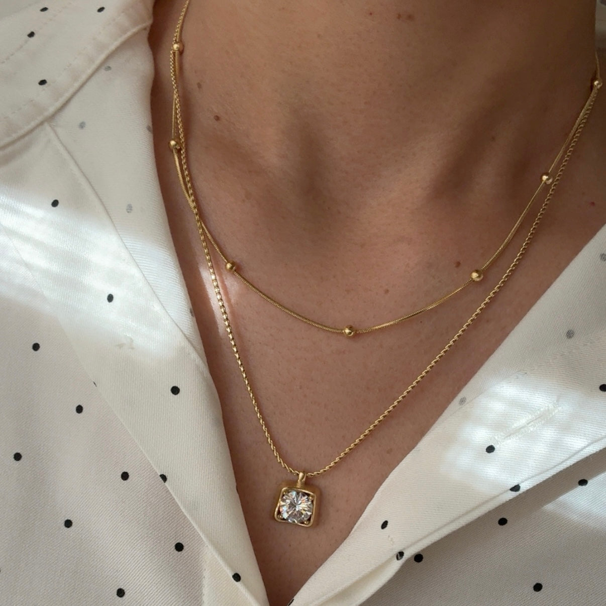 Collar Layer Bolita Piedra