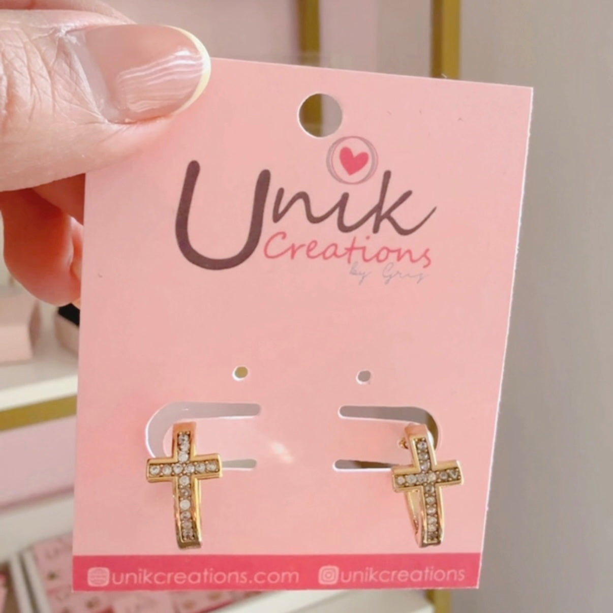 Aretes Huggie Cruz