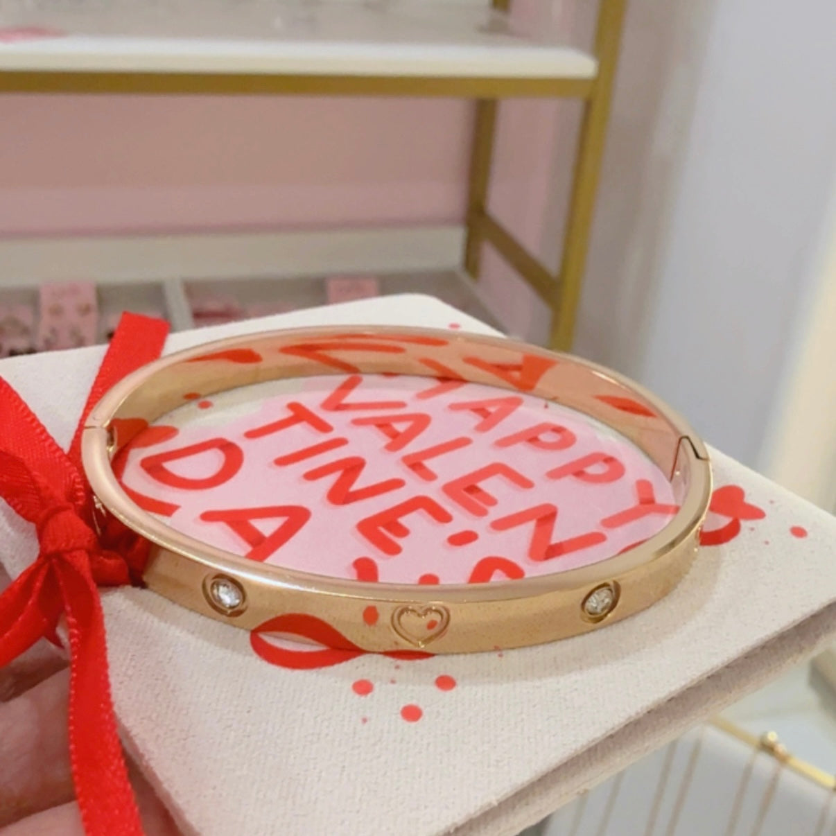 Pulsera Brazalete Corazones