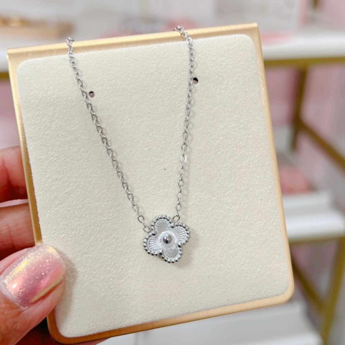 Collar Clover Sencillo