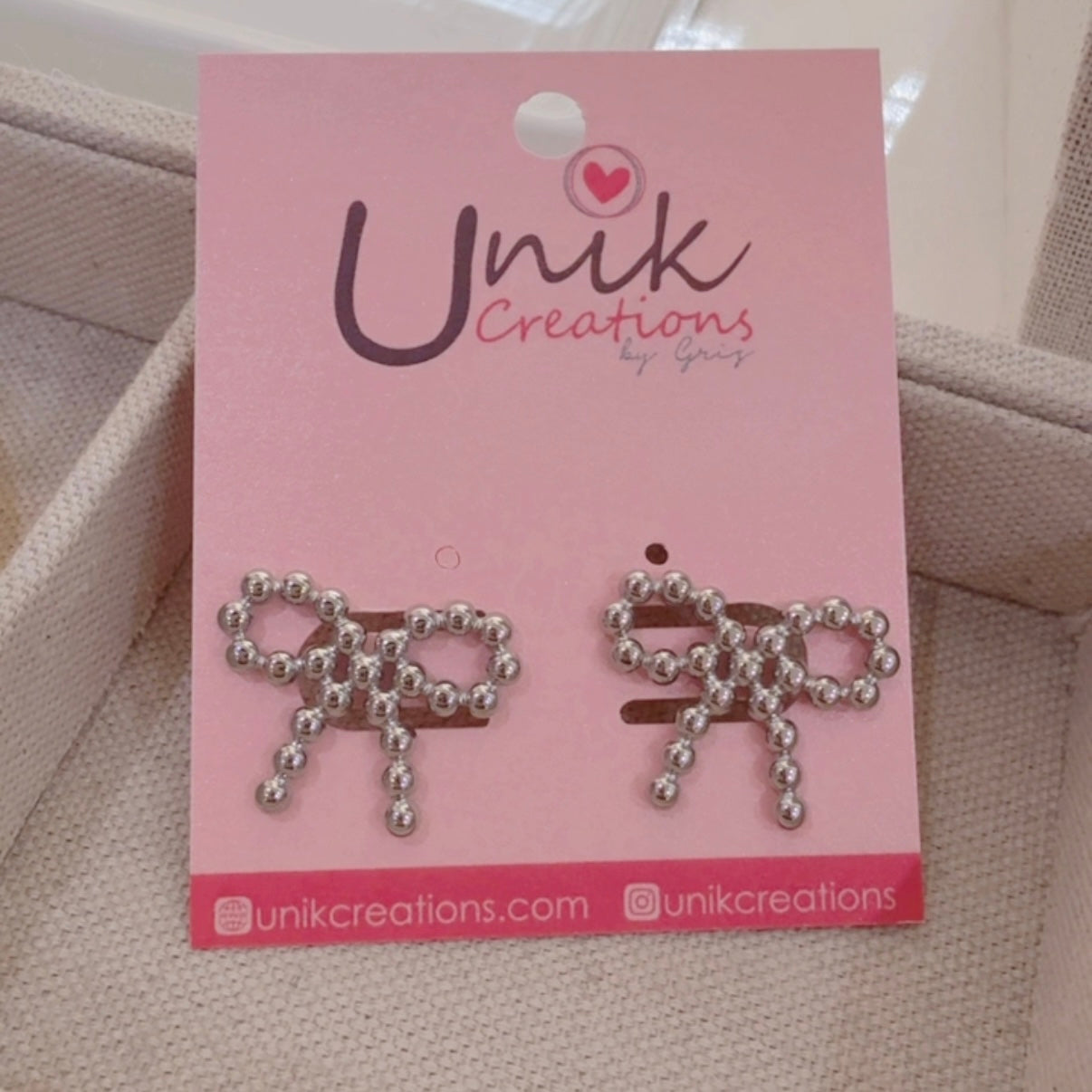 Aretes Bow Bolitas Plateado
